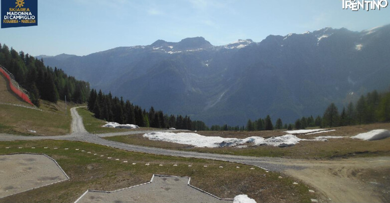 Webcam Folgarida-Marilleva  (Skiarea Campiglio Dolomiti di Brenta - Val di Sole Val Rendena) - Pista delle Rocce - Folgarida