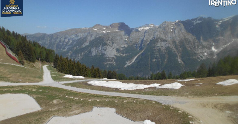 Webcam Folgarida-Marilleva  (Skiarea Campiglio Dolomiti di Brenta - Val di Sole Val Rendena) - Pista delle Rocce - Folgarida