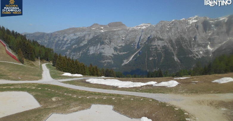 Webcam Folgarida-Marilleva  (Skiarea Campiglio Dolomiti di Brenta - Val di Sole Val Rendena) - Pista delle Rocce - Folgarida