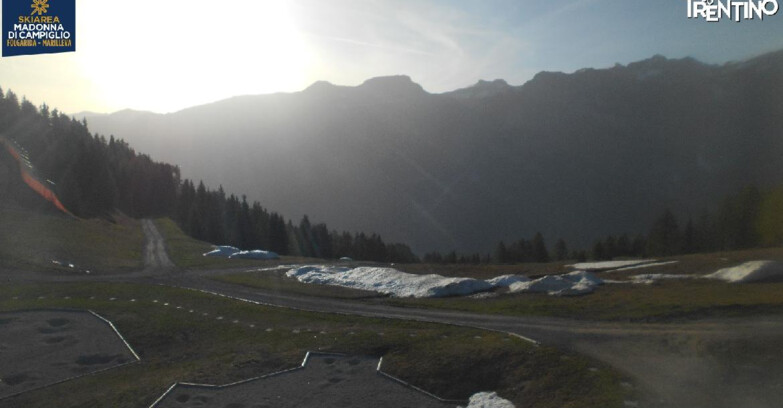 Webcam Folgarida-Marilleva  (Skiarea Campiglio Dolomiti di Brenta - Val di Sole Val Rendena) - Pista delle Rocce - Folgarida