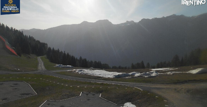 Webcam Folgarida-Marilleva  (Skiarea Campiglio Dolomiti di Brenta - Val di Sole Val Rendena) - Pista delle Rocce - Folgarida