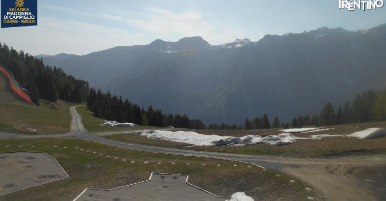 Webcam Folgarida-Marilleva  (Skiarea Campiglio Dolomiti di Brenta - Val di Sole Val Rendena) - Pista delle Rocce - Folgarida