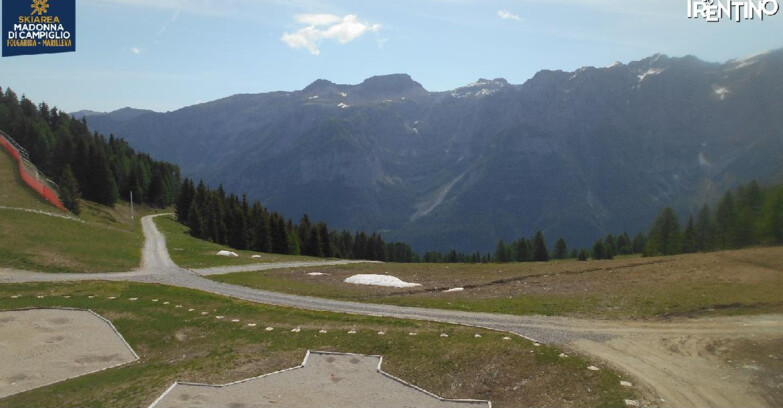 Webcam Folgarida-Marilleva  (Skiarea Campiglio Dolomiti di Brenta - Val di Sole Val Rendena) - Pista delle Rocce - Folgarida
