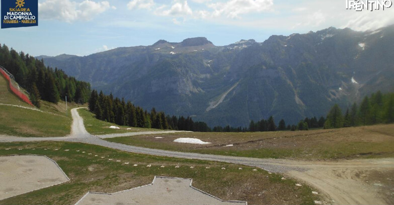 Webcam Folgarida-Marilleva  (Skiarea Campiglio Dolomiti di Brenta - Val di Sole Val Rendena) - Pista delle Rocce - Folgarida