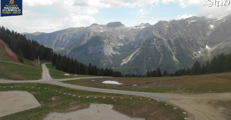 Webcam Folgarida-Marilleva  (Skiarea Campiglio Dolomiti di Brenta - Val di Sole Val Rendena) - Pista delle Rocce - Folgarida