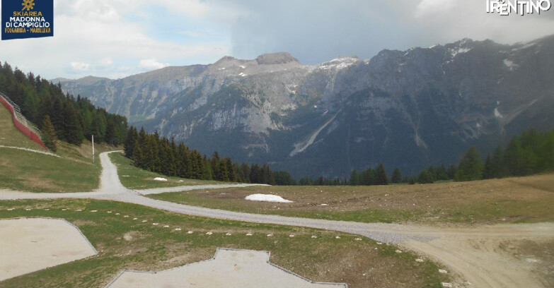 Webcam Folgarida-Marilleva  (Skiarea Campiglio Dolomiti di Brenta - Val di Sole Val Rendena) - Pista delle Rocce - Folgarida