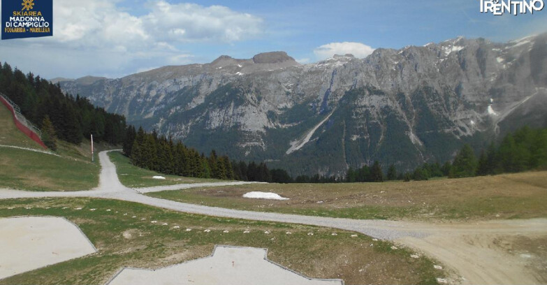 Webcam Folgarida-Marilleva  (Skiarea Campiglio Dolomiti di Brenta - Val di Sole Val Rendena) - Pista delle Rocce - Folgarida