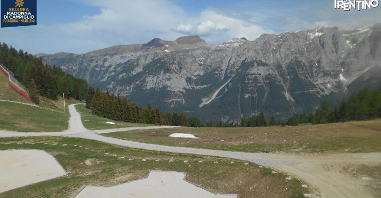 Webcam Folgarida-Marilleva  (Skiarea Campiglio Dolomiti di Brenta - Val di Sole Val Rendena) - Pista delle Rocce - Folgarida