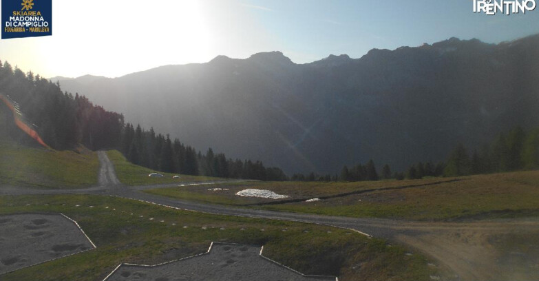 Webcam Folgarida-Marilleva  (Skiarea Campiglio Dolomiti di Brenta - Val di Sole Val Rendena) - Pista delle Rocce - Folgarida