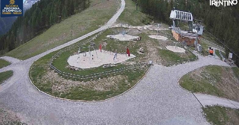 Webcam Folgarida-Marilleva  (Skiarea Campiglio Dolomiti di Brenta - Val di Sole Val Rendena) - Pista delle Rocce - Folgarida