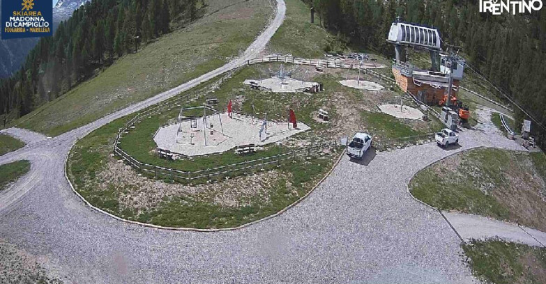 Webcam Folgarida-Marilleva  (Skiarea Campiglio Dolomiti di Brenta - Val di Sole Val Rendena) - Pista delle Rocce - Folgarida