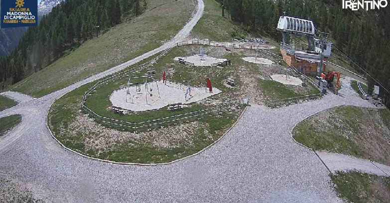 Webcam Folgarida-Marilleva  (Skiarea Campiglio Dolomiti di Brenta - Val di Sole Val Rendena) - Pista delle Rocce - Folgarida