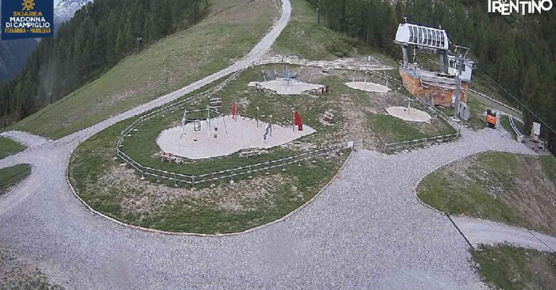 Webcam Folgarida-Marilleva  (Skiarea Campiglio Dolomiti di Brenta - Val di Sole Val Rendena) - Pista delle Rocce - Folgarida