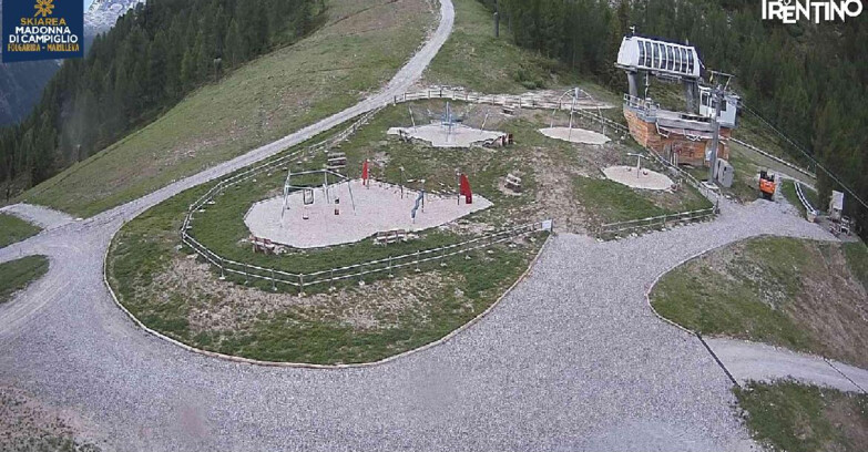 Webcam Folgarida-Marilleva  (Skiarea Campiglio Dolomiti di Brenta - Val di Sole Val Rendena) - Pista delle Rocce - Folgarida