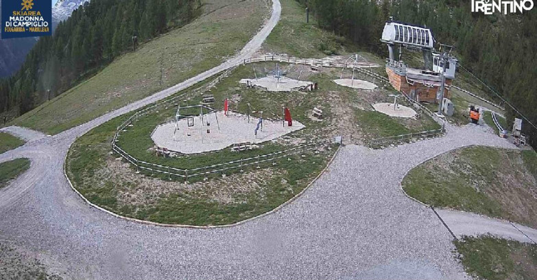 Webcam Folgarida-Marilleva  (Skiarea Campiglio Dolomiti di Brenta - Val di Sole Val Rendena) - Pista delle Rocce - Folgarida