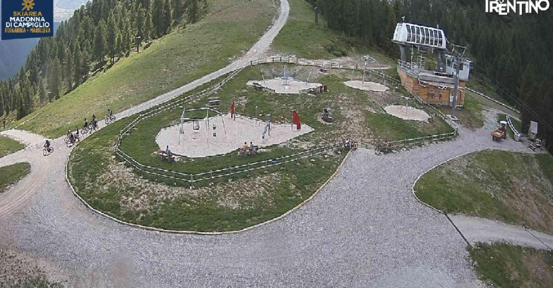 Webcam Skiarea Campiglio Dolomiti di Brenta Val di Sole Val Rendena - Pista delle Rocce - Folgarida