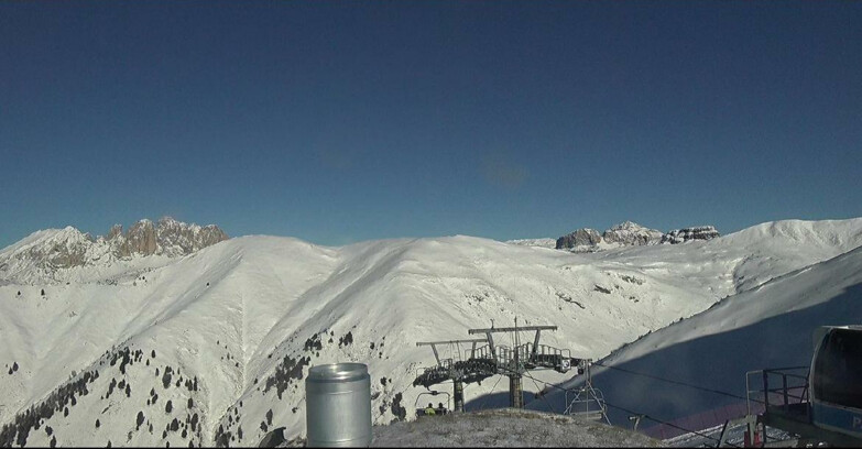 Webcam Pozza di Fassa-Aloch-Buffaure  - Pala del Geiger, sullo sfondo il Pordoi