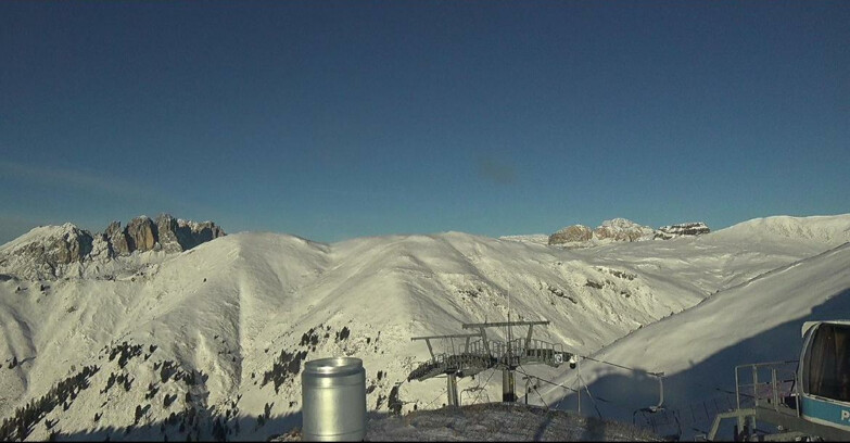 Webcam Pozza di Fassa-Aloch-Buffaure  - Pala del Geiger, sullo sfondo il Pordoi