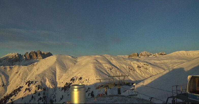 Webcam Pozza di Fassa-Aloch-Buffaure  - Pala del Geiger, sullo sfondo il Pordoi