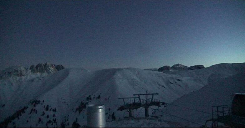 Webcam Pozza di Fassa-Aloch-Buffaure  - Pala del Geiger, sullo sfondo il Pordoi