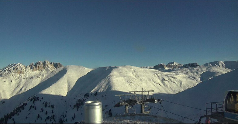 Webcam Pozza di Fassa-Aloch-Buffaure  - Pala del Geiger, sullo sfondo il Pordoi