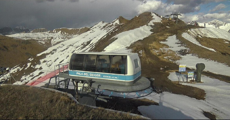 Webcam Поцца-ди-Фасса-Алок-Буффор  - Pala del Geiger, sullo sfondo il Pordoi