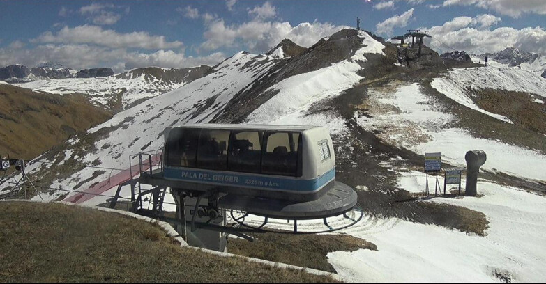 Webcam Pozza di Fassa-Aloch-Buffaure  - Pala del Geiger, sullo sfondo il Pordoi
