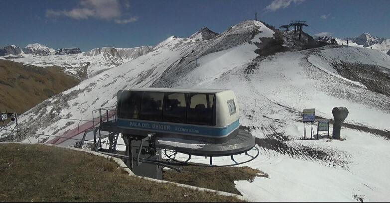 Webcam Pozza di Fassa-Aloch-Buffaure  - Pala del Geiger, sullo sfondo il Pordoi
