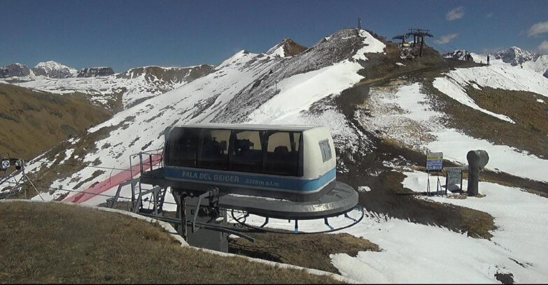 Webcam Pozza di Fassa-Aloch-Buffaure  - Pala del Geiger, sullo sfondo il Pordoi