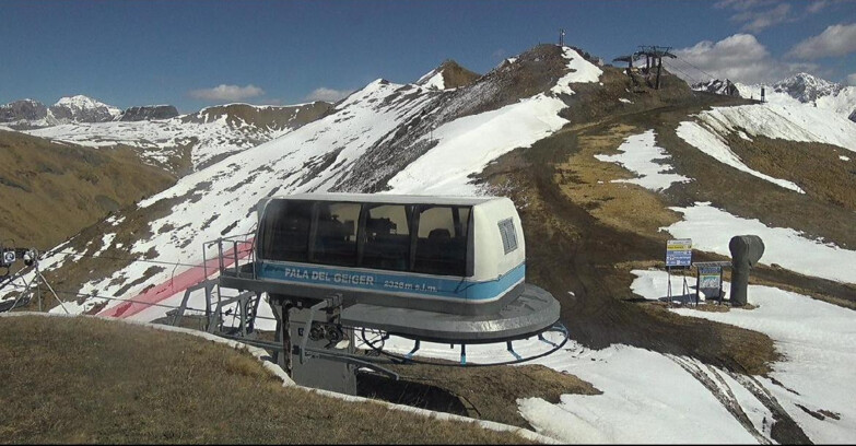 Webcam Pozza di Fassa-Aloch-Buffaure  - Pala del Geiger, sullo sfondo il Pordoi
