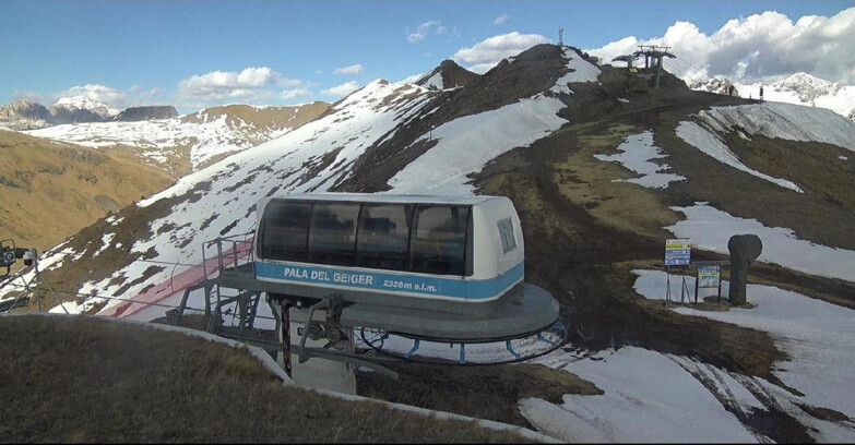 Webcam Pozza di Fassa-Aloch-Buffaure  - Pala del Geiger, sullo sfondo il Pordoi