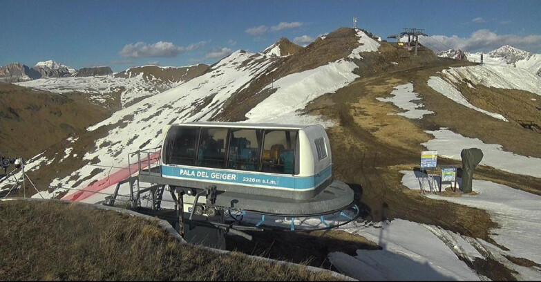 Webcam Pozza di Fassa-Aloch-Buffaure  - Pala del Geiger, sullo sfondo il Pordoi