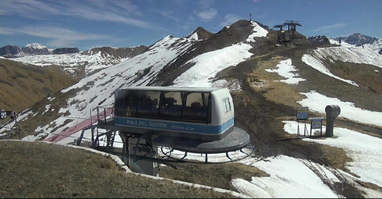 Webcam Pozza di Fassa-Aloch-Buffaure - Pala del Geiger, sullo sfondo il Pordoi