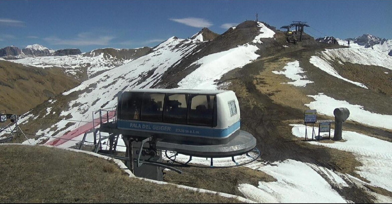 Webcam Pozza di Fassa-Aloch-Buffaure - Pala del Geiger, sullo sfondo il Pordoi