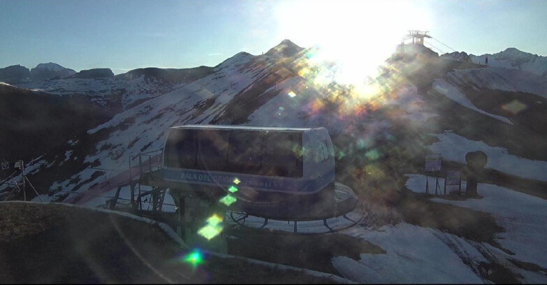 Webcam Pozza di Fassa-Aloch-Buffaure - Pala del Geiger, sullo sfondo il Pordoi
