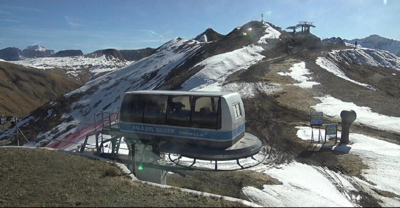 Webcam Pozza di Fassa-Aloch-Buffaure - Pala del Geiger, sullo sfondo il Pordoi