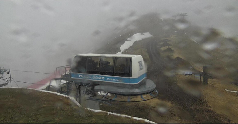 Webcam Pozza di Fassa-Aloch-Buffaure  - Pala del Geiger, sullo sfondo il Pordoi
