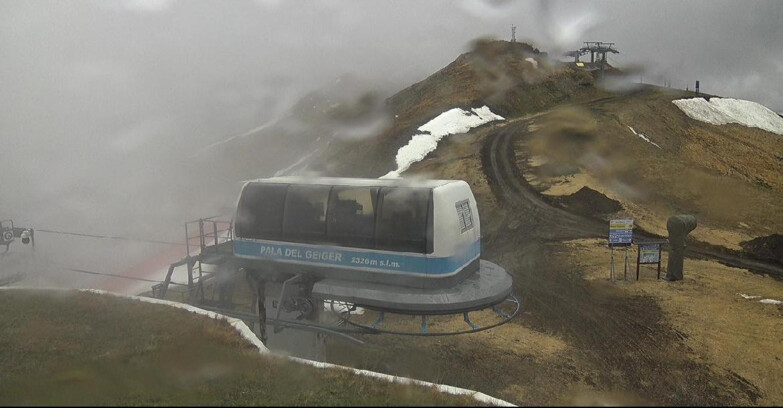 Webcam Pozza di Fassa-Aloch-Buffaure  - Pala del Geiger, sullo sfondo il Pordoi