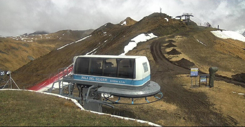 Webcam Pozza di Fassa-Aloch-Buffaure  - Pala del Geiger, sullo sfondo il Pordoi