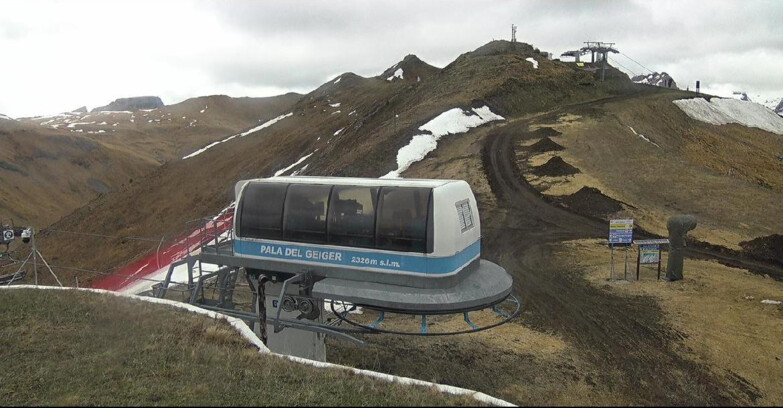 Webcam Pozza di Fassa-Aloch-Buffaure  - Pala del Geiger, sullo sfondo il Pordoi