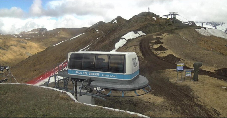Webcam Pozza di Fassa-Aloch-Buffaure  - Pala del Geiger, sullo sfondo il Pordoi