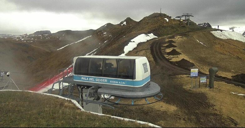 Webcam Pozza di Fassa-Aloch-Buffaure  - Pala del Geiger, sullo sfondo il Pordoi