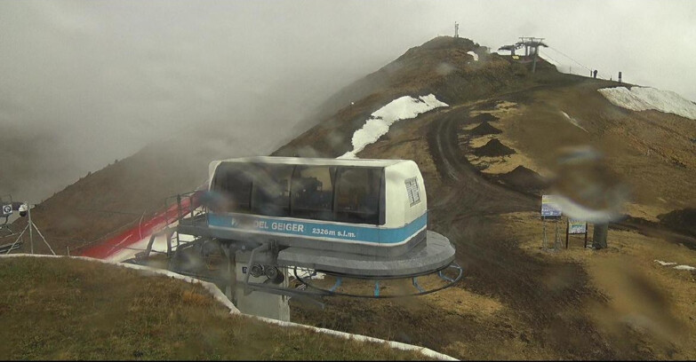 Webcam Pozza di Fassa-Aloch-Buffaure  - Pala del Geiger, sullo sfondo il Pordoi