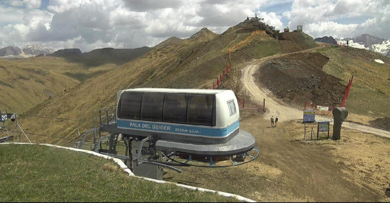 Webcam Pozza di Fassa-Aloch-Buffaure  - Pala del Geiger, sullo sfondo il Pordoi