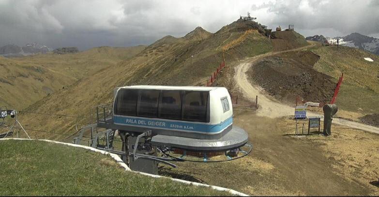 Webcam Pozza di Fassa-Aloch-Buffaure  - Pala del Geiger, sullo sfondo il Pordoi