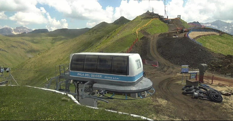 Webcam Pozza di Fassa-Aloch-Buffaure  - Pala del Geiger, sullo sfondo il Pordoi