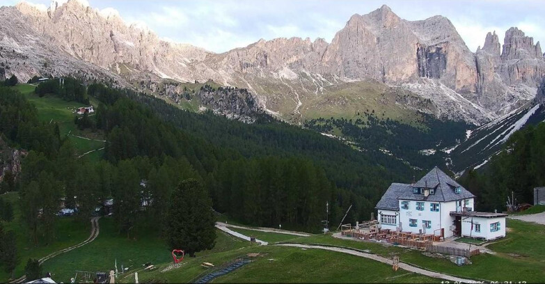 Webcam Vigo di Fassa-Pera-Ciampedìe - Vigo - Roda de Vael -Dolomiti di Fassa