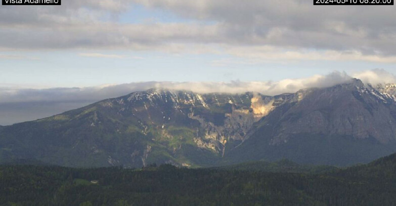 Webcam Ski Area Lavarone  - View on Ghiacciaio Adamello 