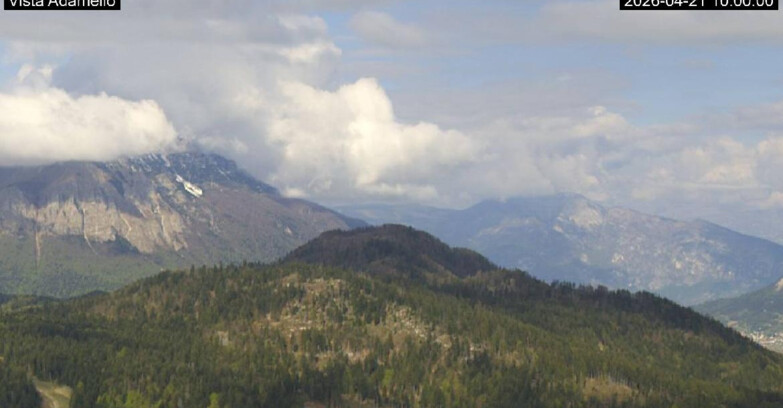 Webcam Ski Area Lavarone  - View on Ghiacciaio Adamello 