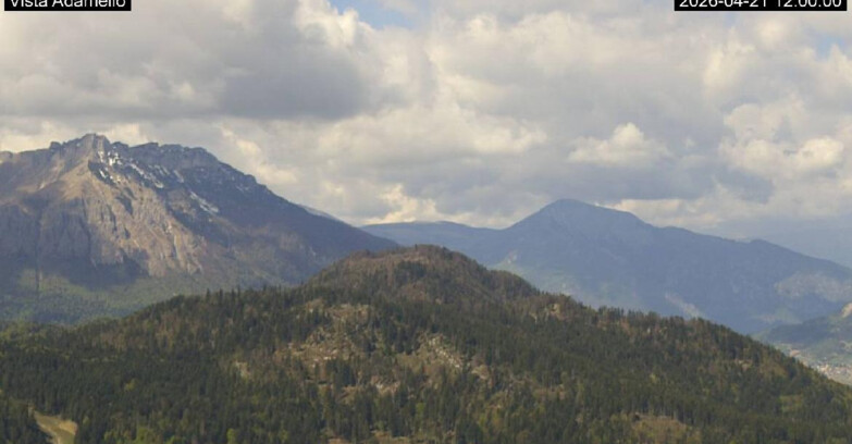 Webcam Ski Area Lavarone  - View on Ghiacciaio Adamello 